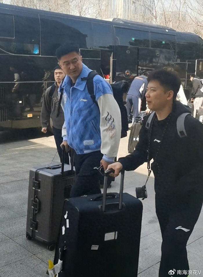 世界杯官方直播app官网下载官方正版-难逃两连败？广东队出征青岛人人愁容满面，粤蜜：教练作妖就该惩罚|青岛市|杜锋|山东队|广东男篮|山东男篮_新浪新闻